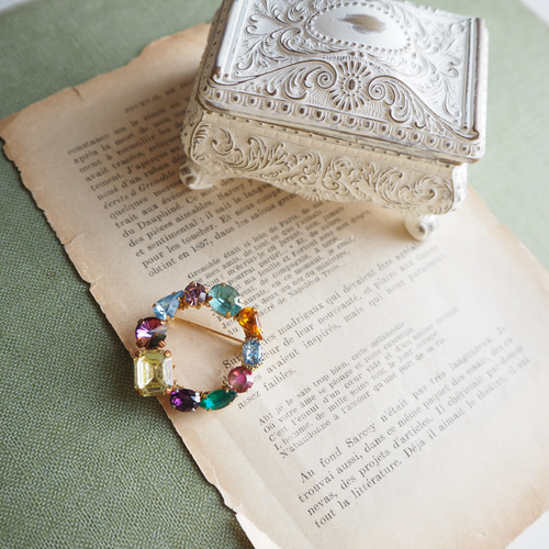 世界にひとつだけ＊ヴィンテージカボションのリースブローチ（マルチ