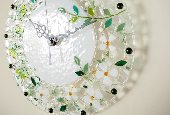 ラッキーモチーフが2つ♪【即納】ガラスの壁掛け時計（四つ葉のクローバーと幸せの青い鳥）電波時計に変更可 即納