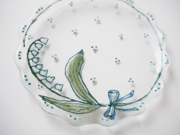 【オーダー制作】水彩画のようなスズランの小さなフリル皿（ブルー） 5枚目の画像
