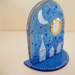 銀色のお星様が光る☆【オーダー制作】ミニ置き時計（お月様と夜の街） 3枚目の画像