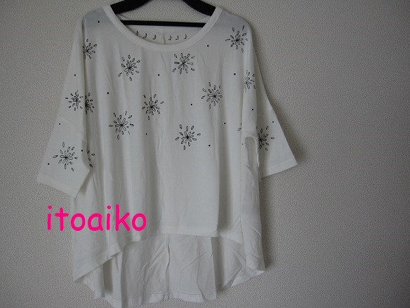 涼しげな☆お花デザイン☆☆カットソー♪（シロ）
