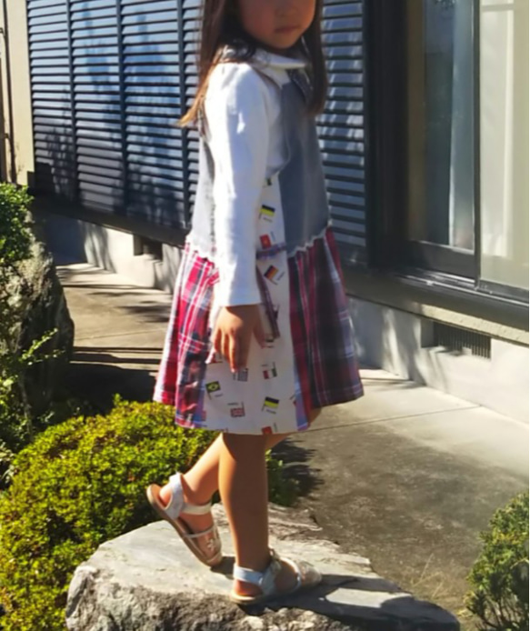 子供服 ☆チェック&国旗柄&スカラップレースのエプロンドレス風ジャンパースカート  サイズ120 8枚目の画像