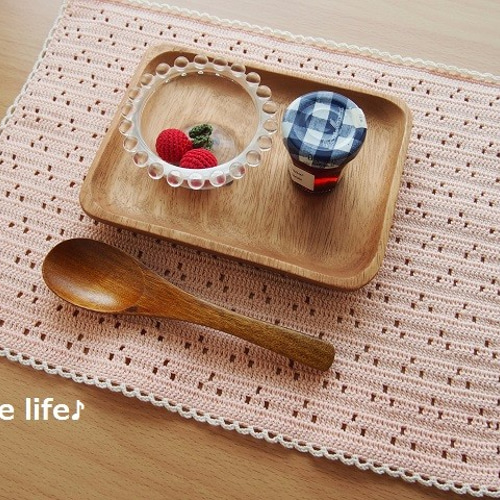 赤い編み目模様のランチョンマット 赤い編み目模様のランチョンマット 赤い編み目模様のランチョンマット