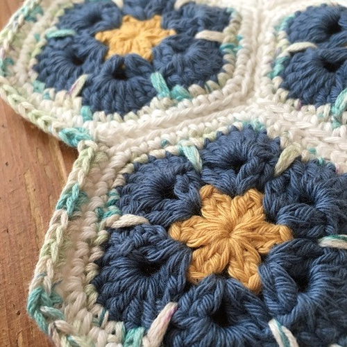 アフリカンフラワーモチーフ ドイリーかぎ針編み ブルー縁ブルー系②