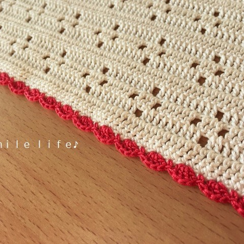 赤い編み目模様のランチョンマット