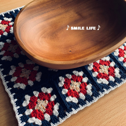 モチーフ編み グラニースクエア 紺（ネイビー）+赤 カーペット・絨毯