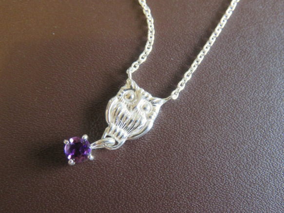 Owl Stone Charm Necklace 紫水晶貓頭鷹項鍊 第1張的照片