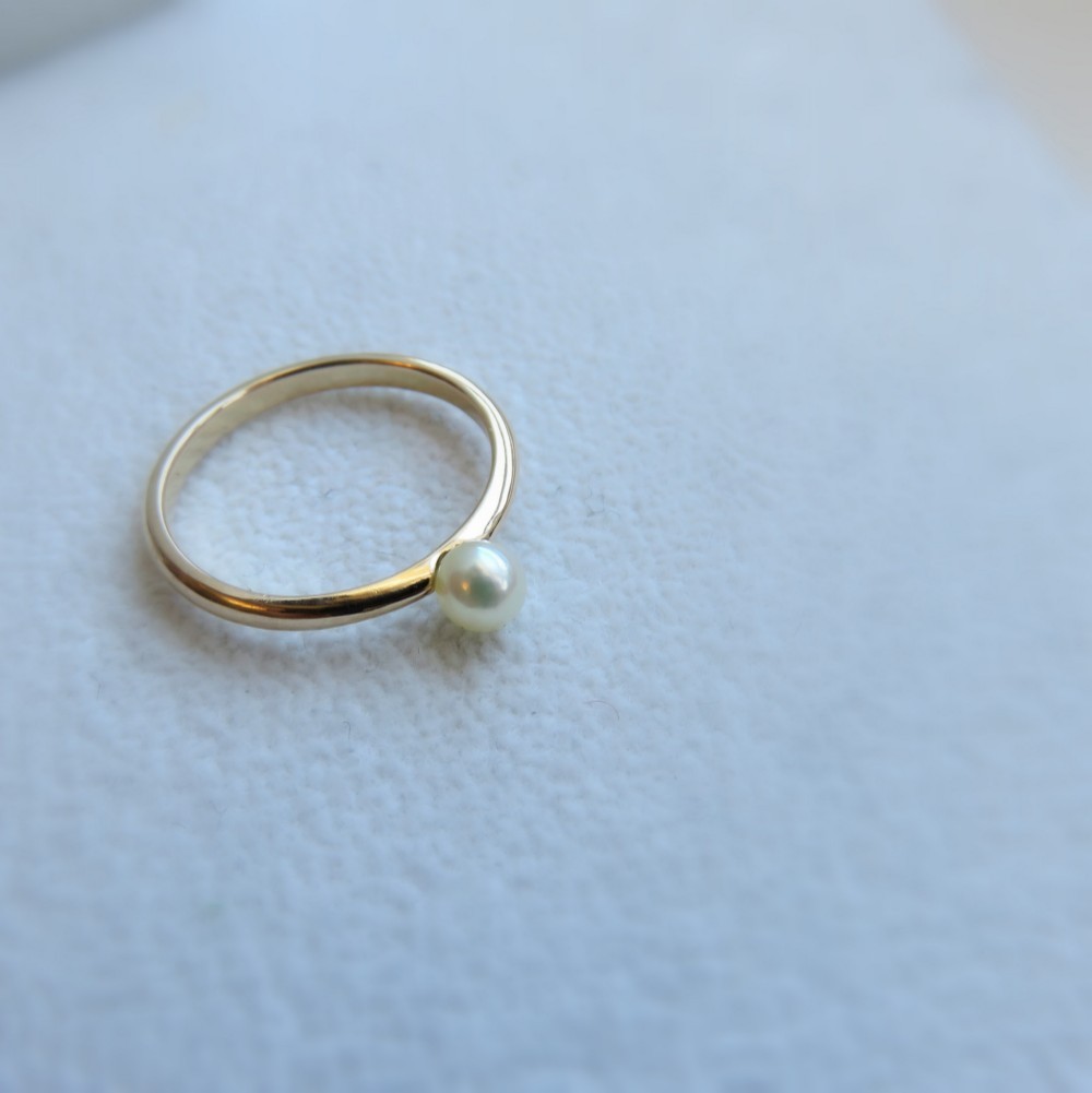 一粒リング　アコヤ真珠 4mm　Ｋ10　重ね付けにも　プロポーズケース付き【受注生産】