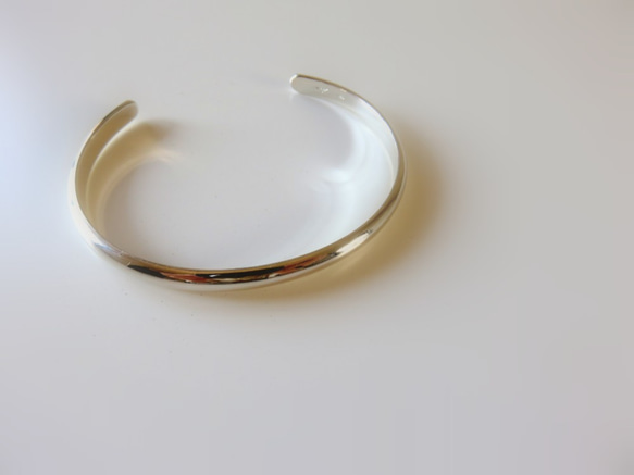 バングル　シンプルなシルバーバングル　ユニセックスデザイン　Silver925 Simple Bangle　 2枚目の画像