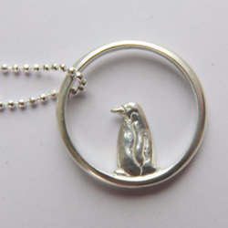 ペンギンのリングネックレス、Penguin necklace　大人かわいい動物ジュエリー 2枚目の画像