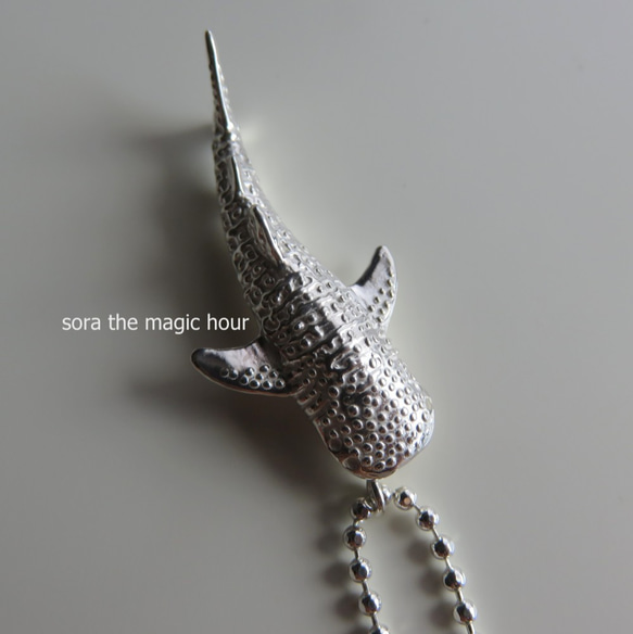ジンベエザメシルバーネックレス　大人可愛いリアルなジンベエザメ　Whale shark necklace 1枚目の画像