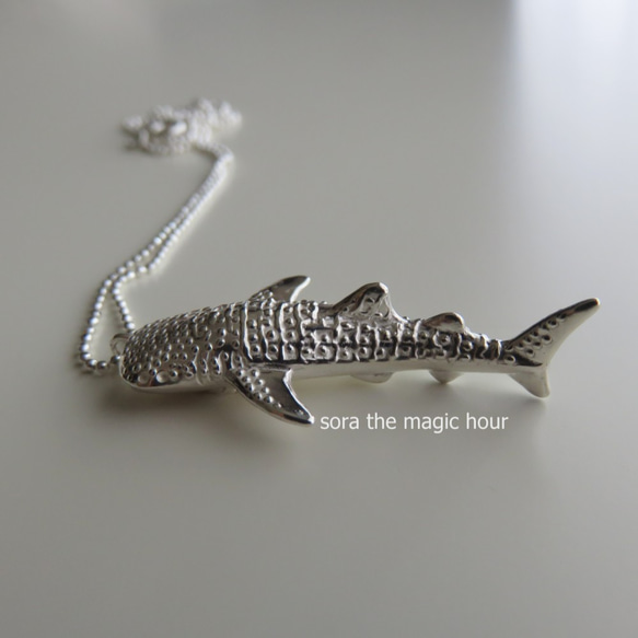 ジンベエザメシルバーネックレス　大人可愛いリアルなジンベエザメ　Whale shark necklace 3枚目の画像