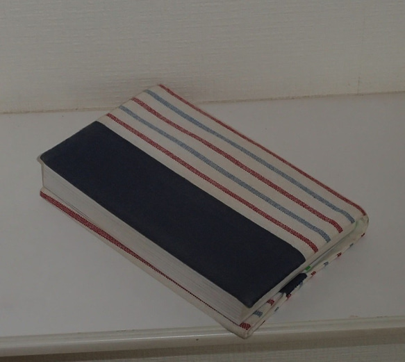 ブックカバー☆文庫・新書・児童文庫サイズ対応可☆ストライブ