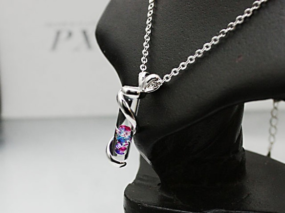 ツイストの華麗なBijou glass Silver Twister Pendant パープルレッド&アイスブルーカラー 3枚目の画像