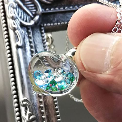 ソーダ水のようなマリンブルーカラー アクアリウムハート