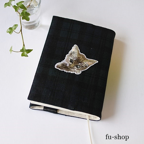 ブックカバー 文庫本サイズ 猫 刺繍ワッペン ブックカバー ふう ブックカバー 文庫本サイズ 猫 刺繍ワッペン ブックカバー ふう