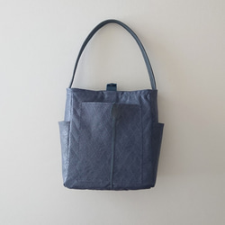 annco emboss leather onehandle bag (blue) 3枚目の画像