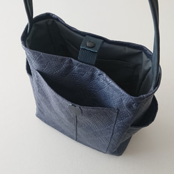 annco emboss leather onehandle bag (blue) 8枚目の画像