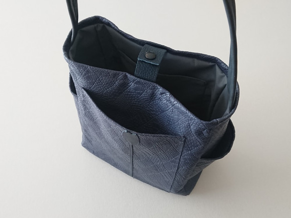 annco emboss leather onehandle bag (blue) 8枚目の画像