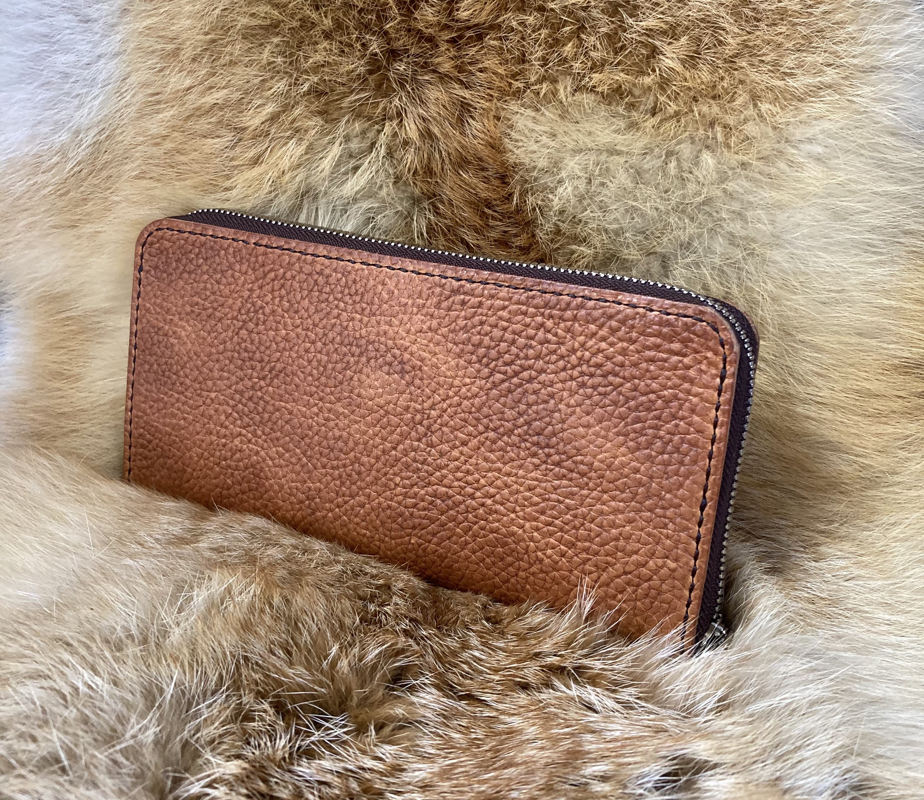 ラウンドファスナーロングウォレット