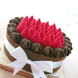 Xmasケーキ 苺盛り沢山ホールケーキ  フェルトケーキ  苺のケーキ 2枚目の画像