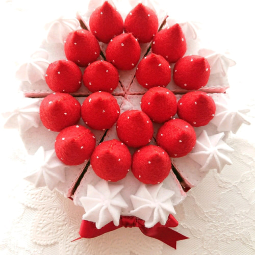 ☆受注製作☆ 苺盛り沢山ホールケーキ フェルトケーキ バースデー