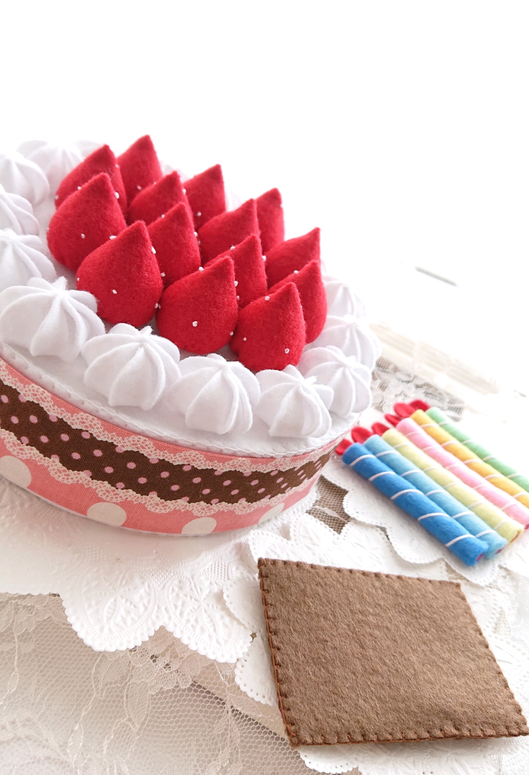 くるみ　お誕生会ケーキ(フェルト) オンラインハンドメイド・手芸 - くるみ様専用 お誕生会ケーキ