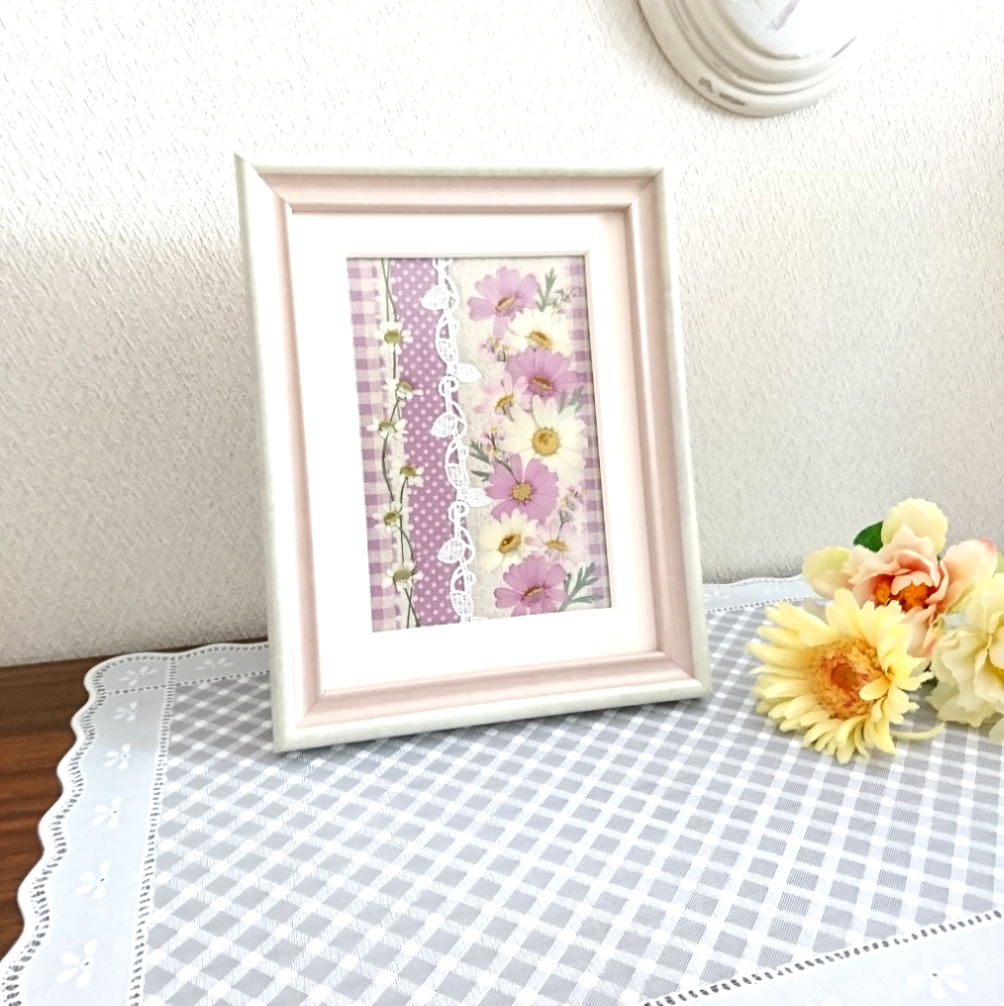 【送料無料】可憐なマーガレットの押し花額・ボーダーピンクのファブリック調デザイン押し花アートフレーム
