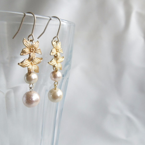 ギフトにも♡桜二輪とコットンパールのピアス(イヤリングに変更可能 