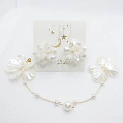 2way✧︎*ホワイトビーズのお花ピアス＆ゆれる花びらチャーム〜White flower〜 2枚目の画像