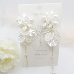 2way✧︎*ホワイトビーズのお花ピアス＆ゆれる花びらチャーム〜White flower〜 4枚目の画像