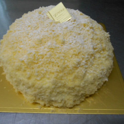 マスカルポーネとクリームチーズの２層のドーム型レアチーズ　ホワイトチーズタルト 1枚目の画像