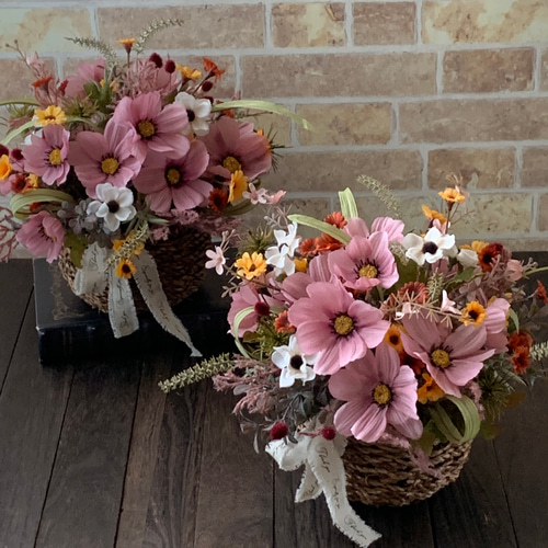 秋色、秋のコスモスアレンジメント』モーブピンク、くすみピンクの秋桜