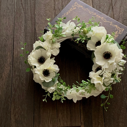 アネモネリース、ナチュラル、シャビーな壁飾り、白、緑 23㎝ リース  