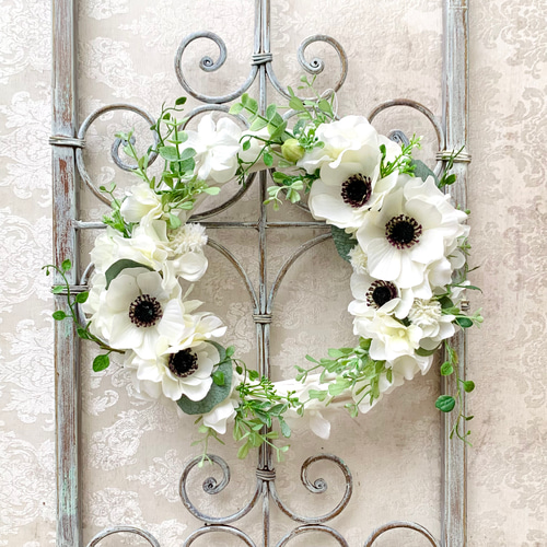 アネモネリース、ナチュラル、シャビーな壁飾り、白、緑 23㎝ リース  