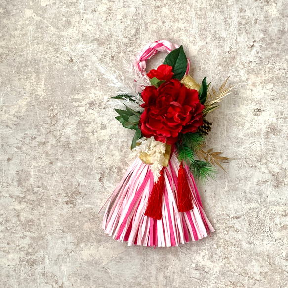 お正月　しめ縄飾り　しめ飾り　ピンク　赤　芍薬　モダン　造花 3枚目の画像