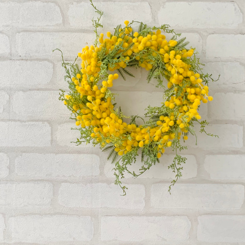 ミモザと小花の春色リース Kagura Emiko | ミモザと春の小花のリースです。 ミモザ、かすみ