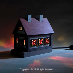 木とステンドグラスの家のランプ（赤い屋根） 3枚目の画像