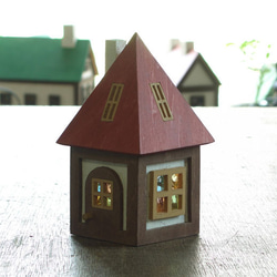 木とガラスの小さな家(赤) 2枚目の画像