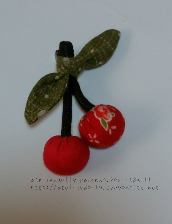 [専用　こり様]ブローチ 刺繍 フェルト さくらんぼ ハンドメイド 可愛い手作りキット〉さくらんぼのブローチ ブローチ atelier dolly