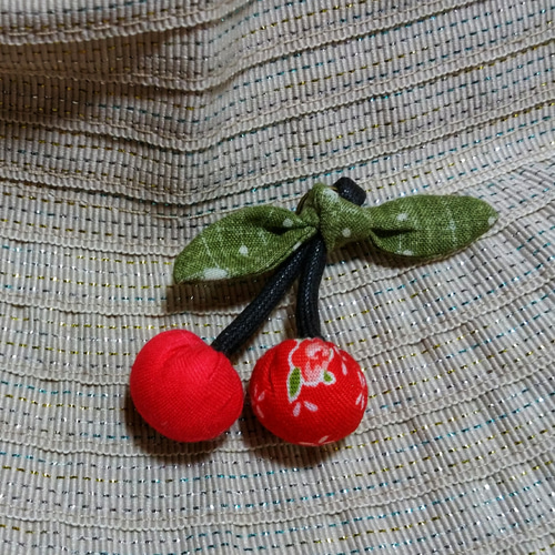 可愛い手作りキット〉さくらんぼのブローチ ブローチ atelier dolly