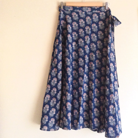 藍染めにお花♡ ブロックプリント ロング巻きスカート 1枚目の画像