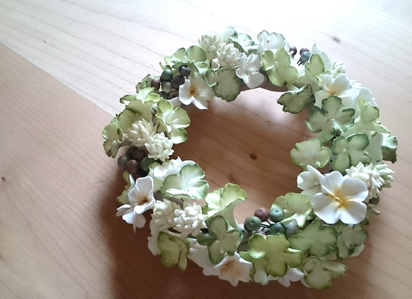 紙粘土＊紫陽花のふわふわリース(green) リース ＊yukako＊ 通販