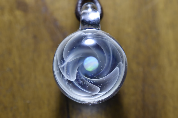 C.Walker's Glass☆ボロシリケイトガラスペンダント『渦』 1枚目の画像
