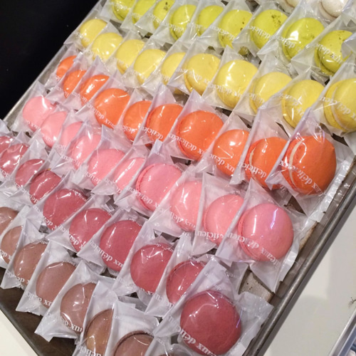 虹色マカロン7種類 焼き菓子 ラクックミニヨン 通販 2139729｜Creema