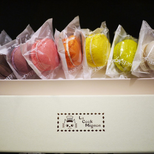 虹色マカロン7種類 焼き菓子 ラクックミニヨン 通販 2139729｜Creema