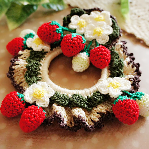 ハンドメイド❣️いちご畑❣️編みぐるみいちご、デコパージュリメ