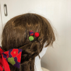 紫と赤色の梅リボンの髪飾りセット（卒業式・袴・ちりめん細工） 2枚目の画像