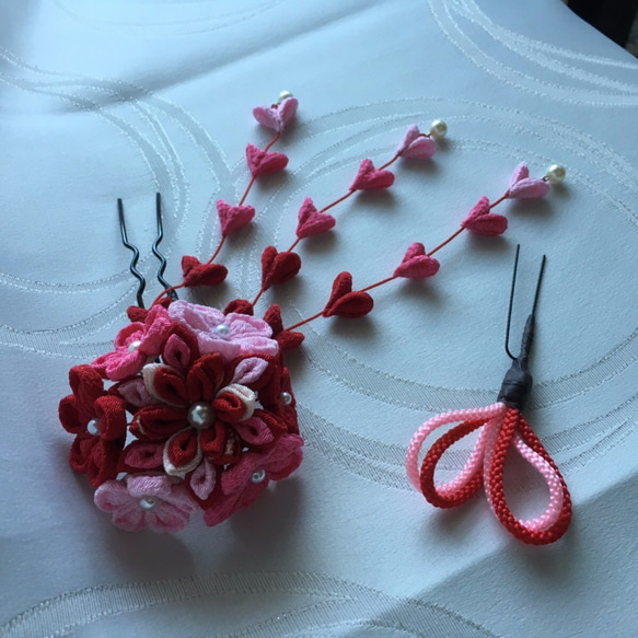 赤とピンクの小花のかんざし（クリアケース付） 4枚目の画像