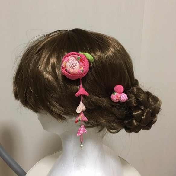 ピンクの薔薇とこてまりUピン髪飾りセット（七五三・成人式・ちりめん細工） 1枚目の画像